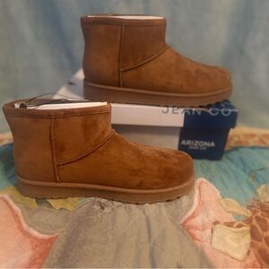 NWT Arizona Jean Company Tan Ankle Boots